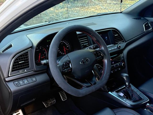 Hyundai Elantra  第9張相片