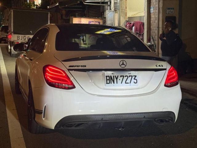 Mercedes-Benz/賓士 C400  第4張相片