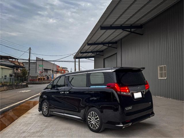 Toyota ALPHARD  第8張相片