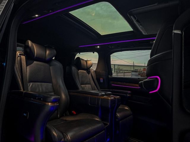 Toyota ALPHARD  第12張相片