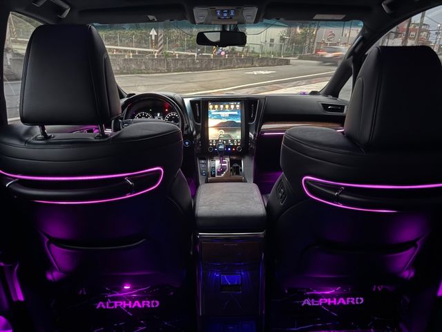 Toyota ALPHARD  第13張相片