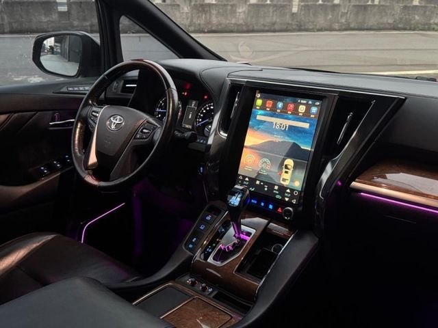 Toyota ALPHARD  第14張相片