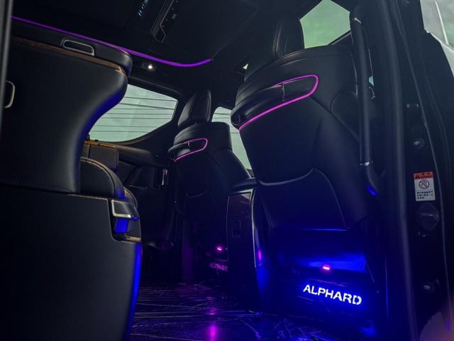 Toyota ALPHARD  第15張相片