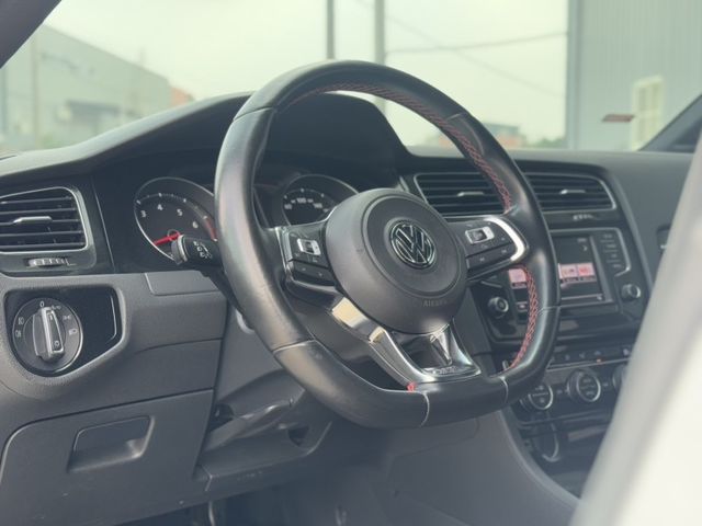 Volkswagen 福斯 Golf GTI  第3張相片