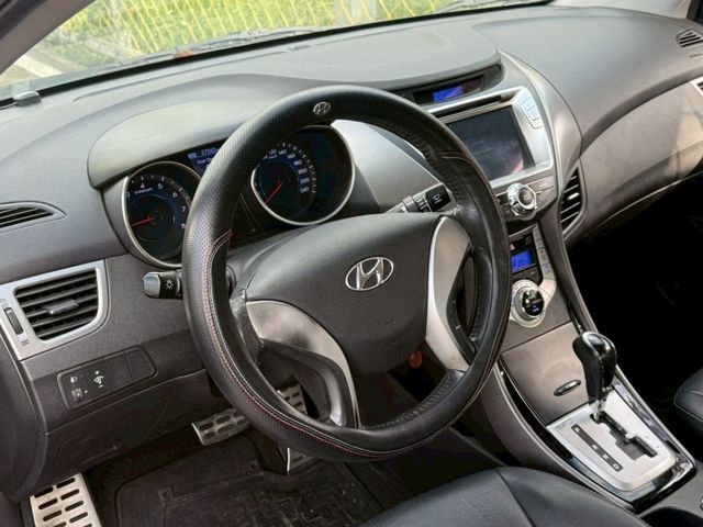 Hyundai Elantra  第3張相片