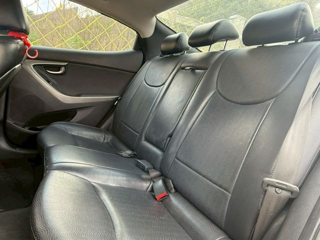 Hyundai Elantra  第4張相片