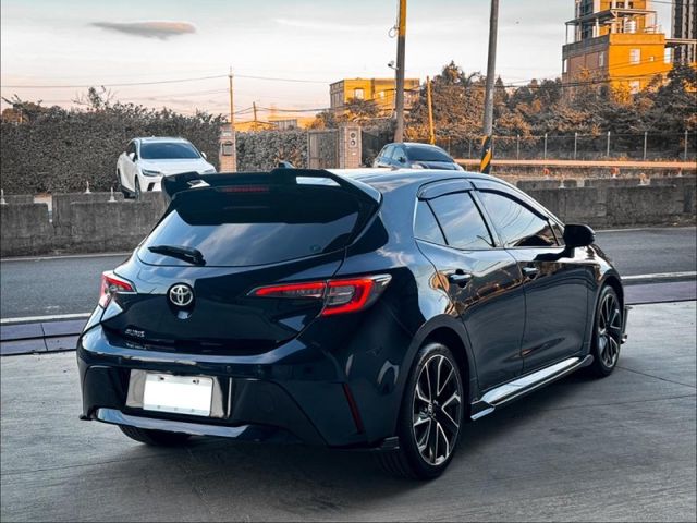 方向盤快控鍵｜換檔撥片｜恆溫空調 光感應自動頭燈｜分區溫控｜定速巡航 免鑰匙啟動車門鎖｜遠光燈自動控制 ACC主動跟車系統｜車道維持輔助系統  第4張相片