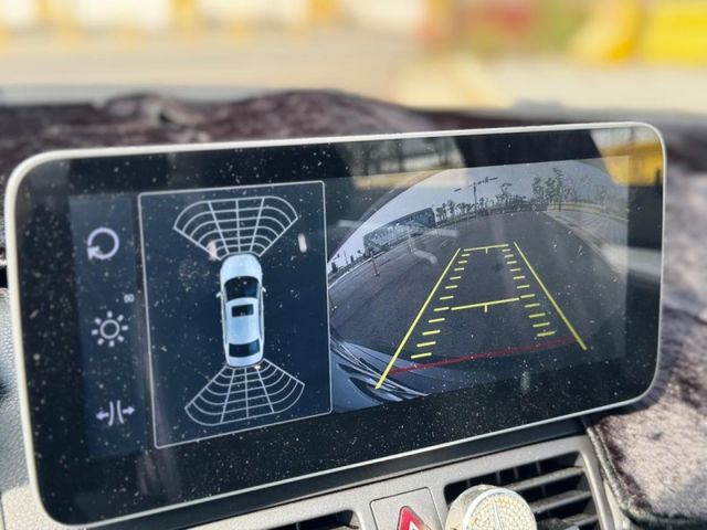 Mercedes-Benz/賓士 C300  第3張相片
