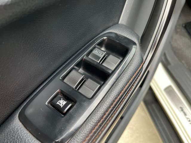 ✥3.2L 4x4傳動  倒車影像✓斜坡輔助✓定速巡航~純白系 方向控制✓循跡✓皮椅✓恆溫✓認證車原鈑件✥  第11張相片