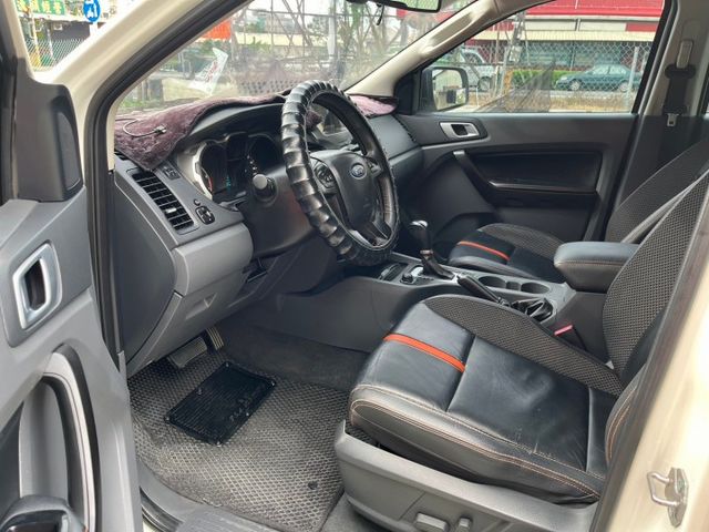 ✥3.2L 4x4傳動  倒車影像✓斜坡輔助✓定速巡航~純白系 方向控制✓循跡✓皮椅✓恆溫✓認證車原鈑件✥  第12張相片