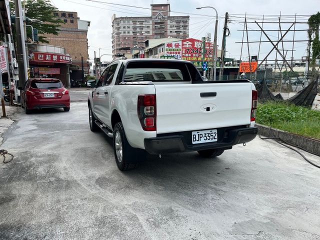 ✥3.2L 4x4傳動  倒車影像✓斜坡輔助✓定速巡航~純白系 方向控制✓循跡✓皮椅✓恆溫✓認證車原鈑件✥  第16張相片