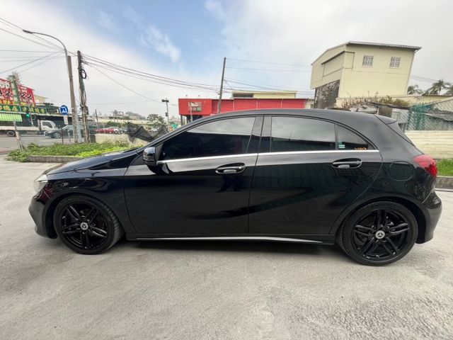 1.6L AMG-Line 鑽石水箱護罩 AMG跑車化套件 跑車化懸吊 18吋五輻輕合金鋁圈  第6張相片