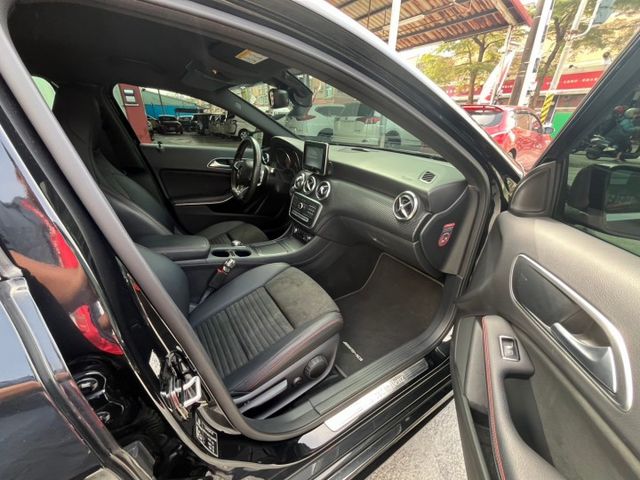 1.6L AMG-Line 鑽石水箱護罩 AMG跑車化套件 跑車化懸吊 18吋五輻輕合金鋁圈  第10張相片