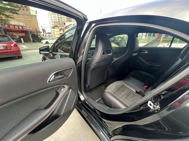 1.6L AMG-Line 鑽石水箱護罩 AMG跑車化套件 跑車化懸吊 18吋五輻輕合金鋁圈  第12張相片