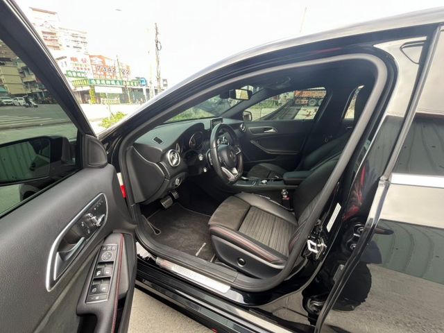 1.6L AMG-Line 鑽石水箱護罩 AMG跑車化套件 跑車化懸吊 18吋五輻輕合金鋁圈  第20張相片