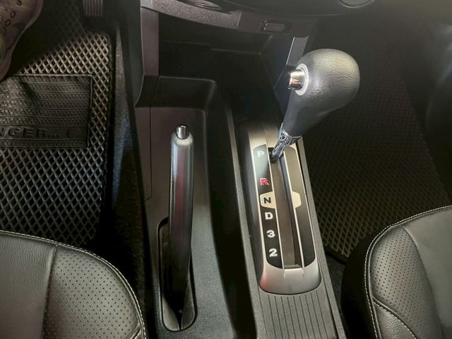 2.4L 豪華款 手動空調 後座出風口 倒車雷達  內外裝漂亮車  第5張相片