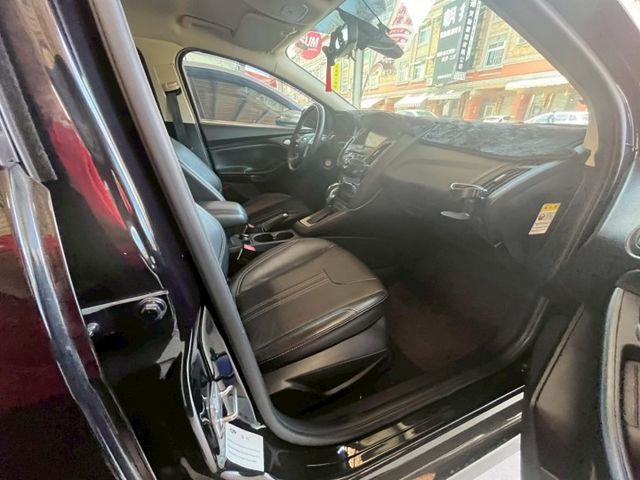 1.6L 運動款 倒車顯影 倒車雷達 定速巡航 藍芽通訊  第3張相片