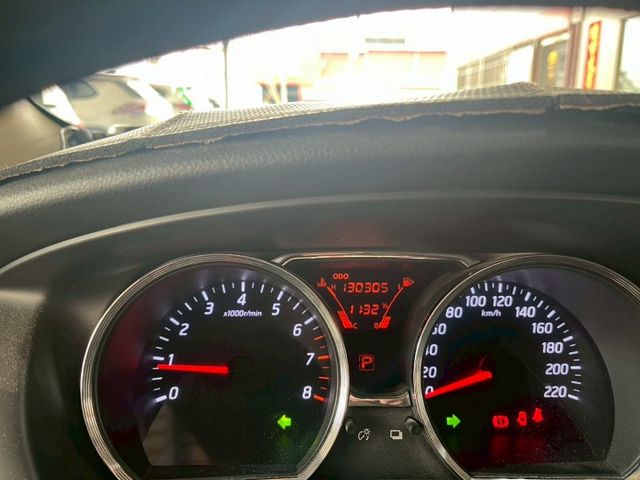 1.6L 豪華款 恆溫空調 倒車顯影 車頂行李架 定速巡航  第4張相片