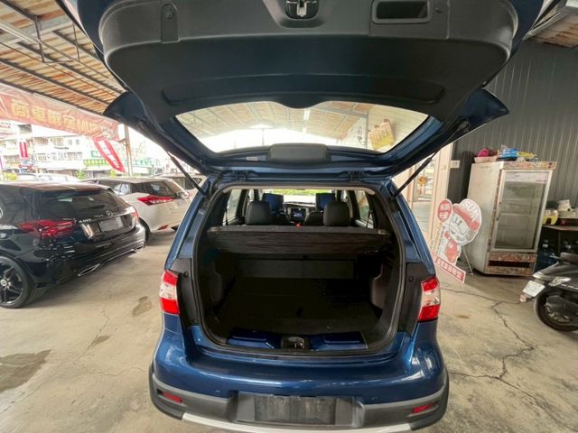 1.6L 豪華款 恆溫空調 倒車顯影 車頂行李架 定速巡航  第10張相片