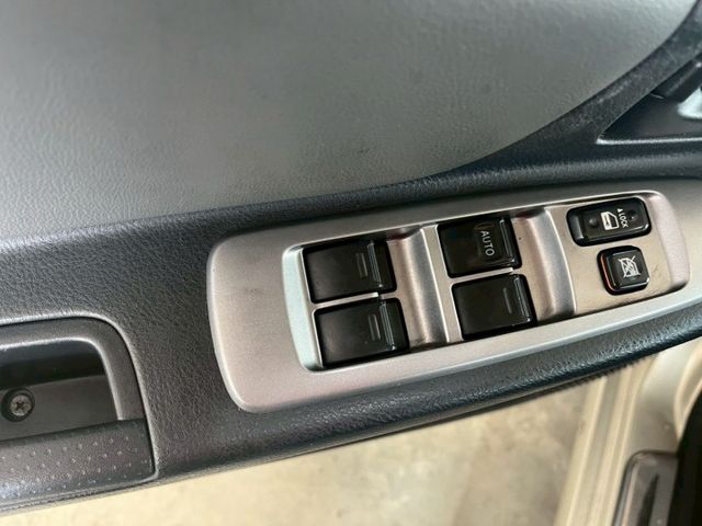 1.6L 經典款 舒適皮椅 空調 倒車雷達 電動收折  第7張相片