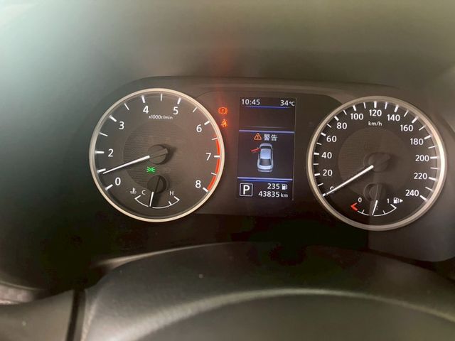 1.6L 尊爵款 360環景 跟車系統 盲點偵測 前車雷達 CARPLAY  第6張相片