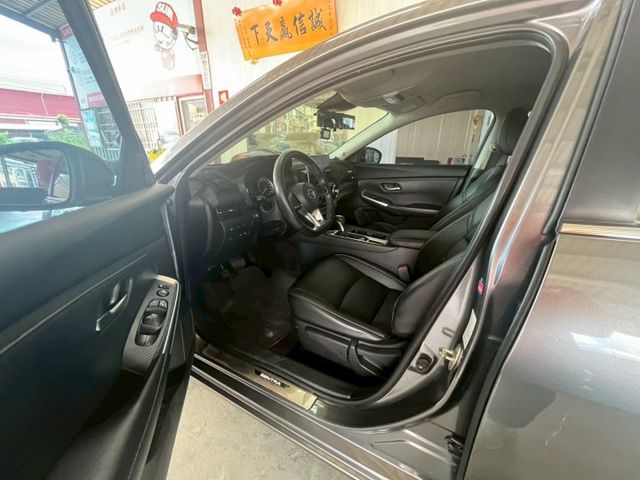1.6L 尊爵款 360環景 跟車系統 盲點偵測 前車雷達 CARPLAY  第11張相片
