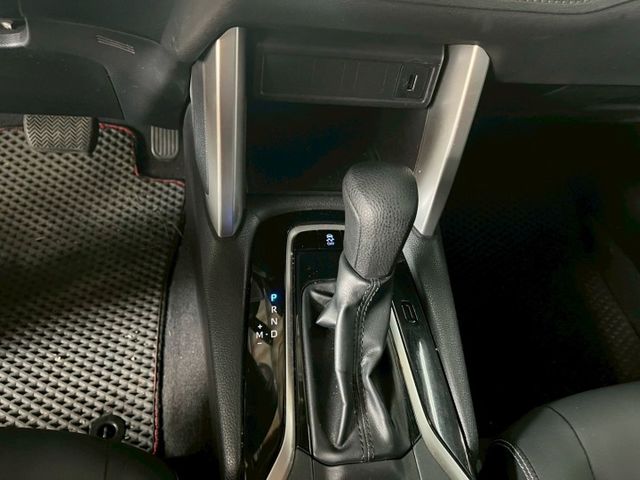 1.8L 豪華款 倒車影像 摸門解鎖 定速巡航 跟車系統 前車雷達  第2張相片