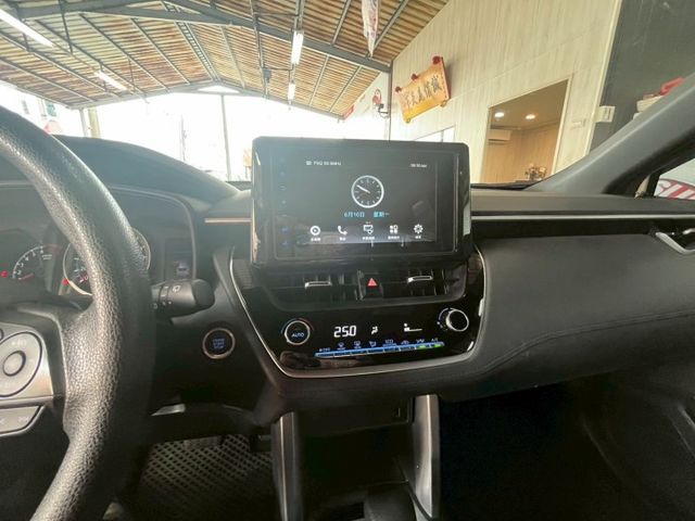 1.8L 豪華款 倒車影像 摸門解鎖 定速巡航 跟車系統 前車雷達  第3張相片