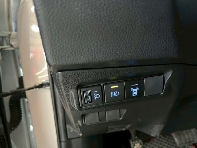 1.8L 豪華款 倒車影像 摸門解鎖 定速巡航 跟車系統 前車雷達  第4張相片