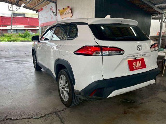 1.8L 豪華款 倒車影像 摸門解鎖 定速巡航 跟車系統 前車雷達  第15張相片