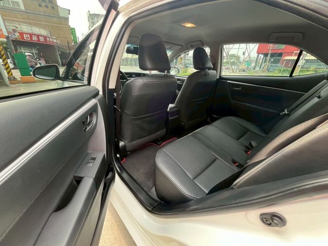 1.8L 經典款 免鑰匙啟動 倒車顯影 定速巡航 超值CP國民好車  第8張相片