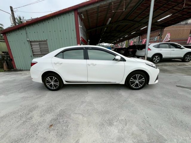 1.8L 經典款 免鑰匙啟動 倒車顯影 定速巡航 超值CP國民好車  第16張相片