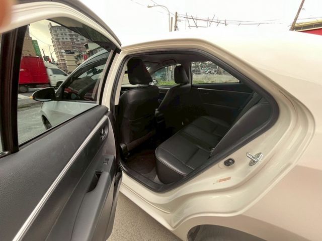 1.8L 經典款 免鑰匙啟動 定速巡航 前車雷達  第8張相片