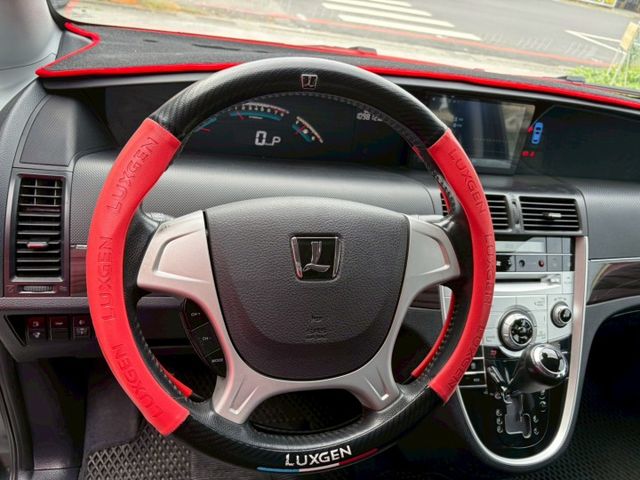 2.2L 雅智款 雙電動滑門 定速巡航 後座出風口 免鑰匙啟動 正八人座  第4張相片