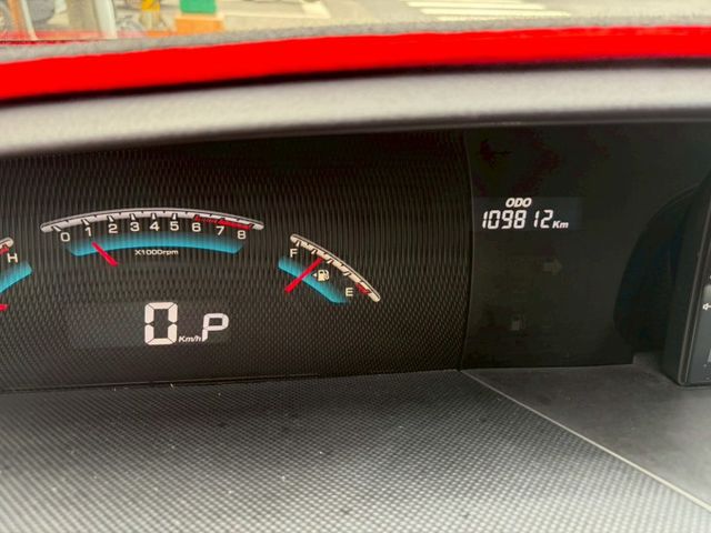 2.2L 雅智款 雙電動滑門 定速巡航 後座出風口 免鑰匙啟動 正八人座  第5張相片