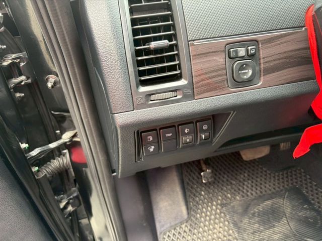 2.2L 雅智款 雙電動滑門 定速巡航 後座出風口 免鑰匙啟動 正八人座  第6張相片