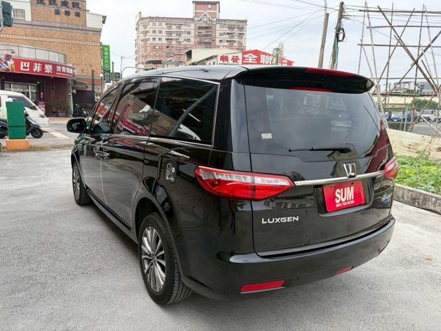 2.2L 雅智款 雙電動滑門 定速巡航 後座出風口 免鑰匙啟動 正八人座  第13張相片