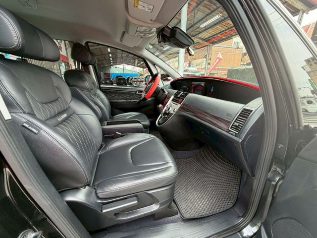 2.2L 雅智款 雙電動滑門 定速巡航 後座出風口 免鑰匙啟動 正八人座  第14張相片