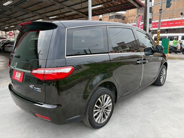 2.2L 雅智款 雙電動滑門 定速巡航 後座出風口 免鑰匙啟動 正八人座  第16張相片