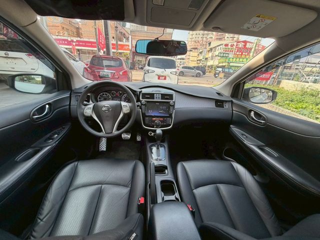 1.6L 旗艦款 倒車影像 定速巡航 免鑰匙啟動  恆溫空調 胎壓偵測  第2張相片