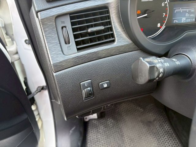 1.6L 旗艦款 倒車影像 定速巡航 免鑰匙啟動  恆溫空調 胎壓偵測  第6張相片