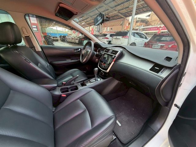 1.6L 旗艦款 倒車影像 定速巡航 免鑰匙啟動  恆溫空調 胎壓偵測  第10張相片