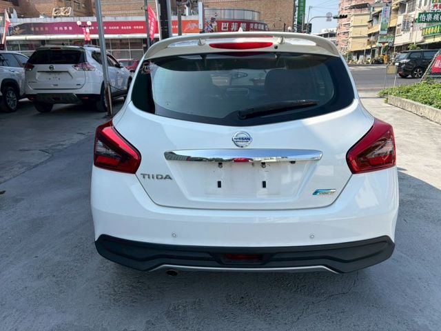 1.6L 旗艦款 倒車影像 定速巡航 免鑰匙啟動  恆溫空調 胎壓偵測  第13張相片