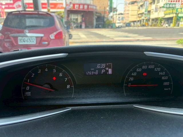 1.8L 豪華+款 雙電動電滑門 免鑰匙啟動 循跡防滑 胎壓偵測  第3張相片