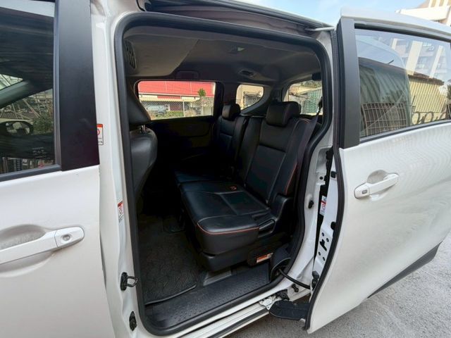 1.8L 豪華+款 雙電動電滑門 免鑰匙啟動 循跡防滑 胎壓偵測  第8張相片