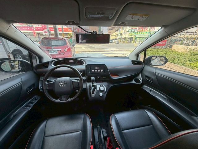 1.8L 豪華+款 雙電動電滑門 免鑰匙啟動 循跡防滑 胎壓偵測  第9張相片