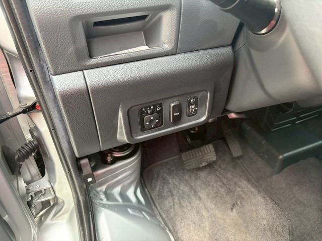 1.5L 廂型五人座貨車 倒車雷達 盲點偵測 定速巡航 循跡防滑  第6張相片