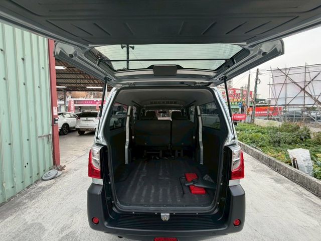 1.5L 廂型五人座貨車 倒車雷達 盲點偵測 定速巡航 循跡防滑  第11張相片