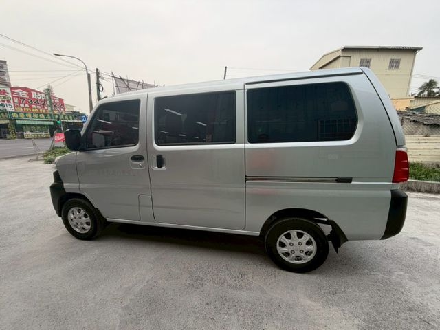 1.5L 廂型五人座貨車 倒車雷達 盲點偵測 定速巡航 循跡防滑  第14張相片