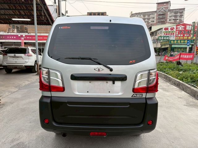 1.5L 廂型五人座貨車 倒車雷達 盲點偵測 定速巡航 循跡防滑  第15張相片